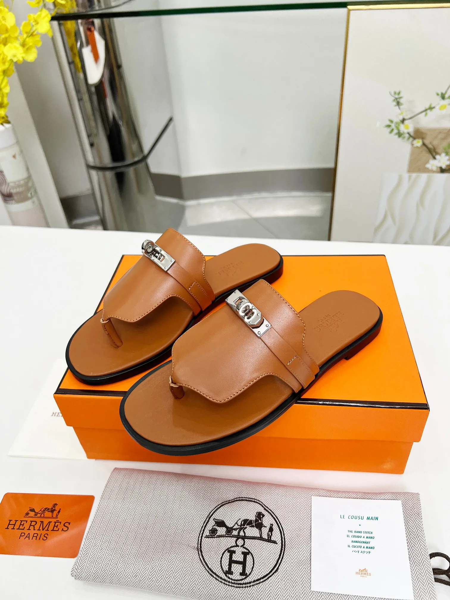 👟👟Ex-factory price 480👟👟 Women's shoes, women's clothing (top version) 👫Hermes Hermes ❗️❗️Original purchase and development⚠️ A must-have artifact for daily home, travel and vacation🉑. High-end quality Code number: 35-40 (41/42 can be customized)